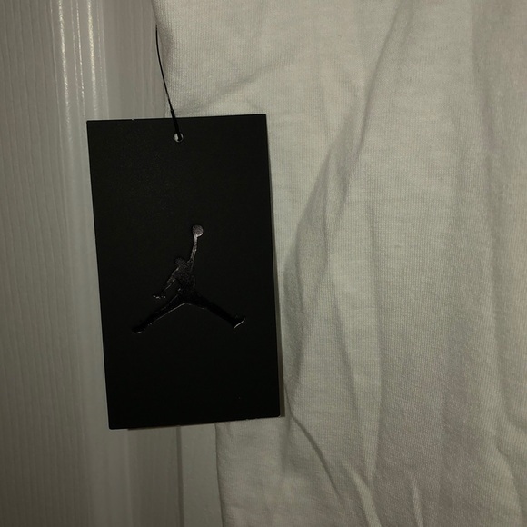 NWT Air Jordan News Clipping Tshirt in White - Picture 9 of 9